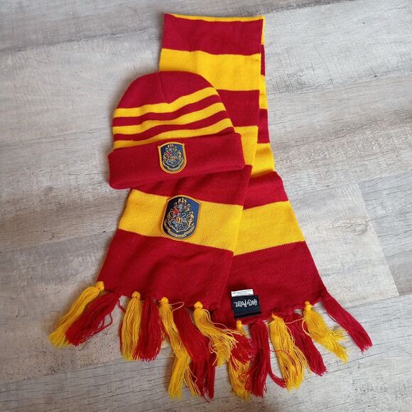 Harry Potter Hogwarts Beanie Hat Scarf Combo Set - Picture 1 of 6